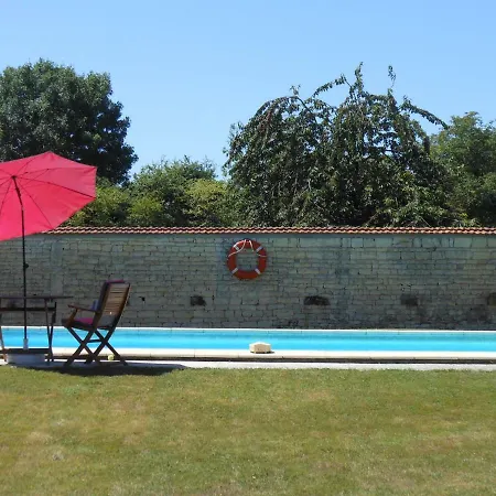 Pistoulet Holiday בית נופש Doeuil-sur-le-Mignon
